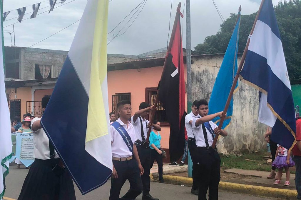 bandera FSLN colegios Nicaragua