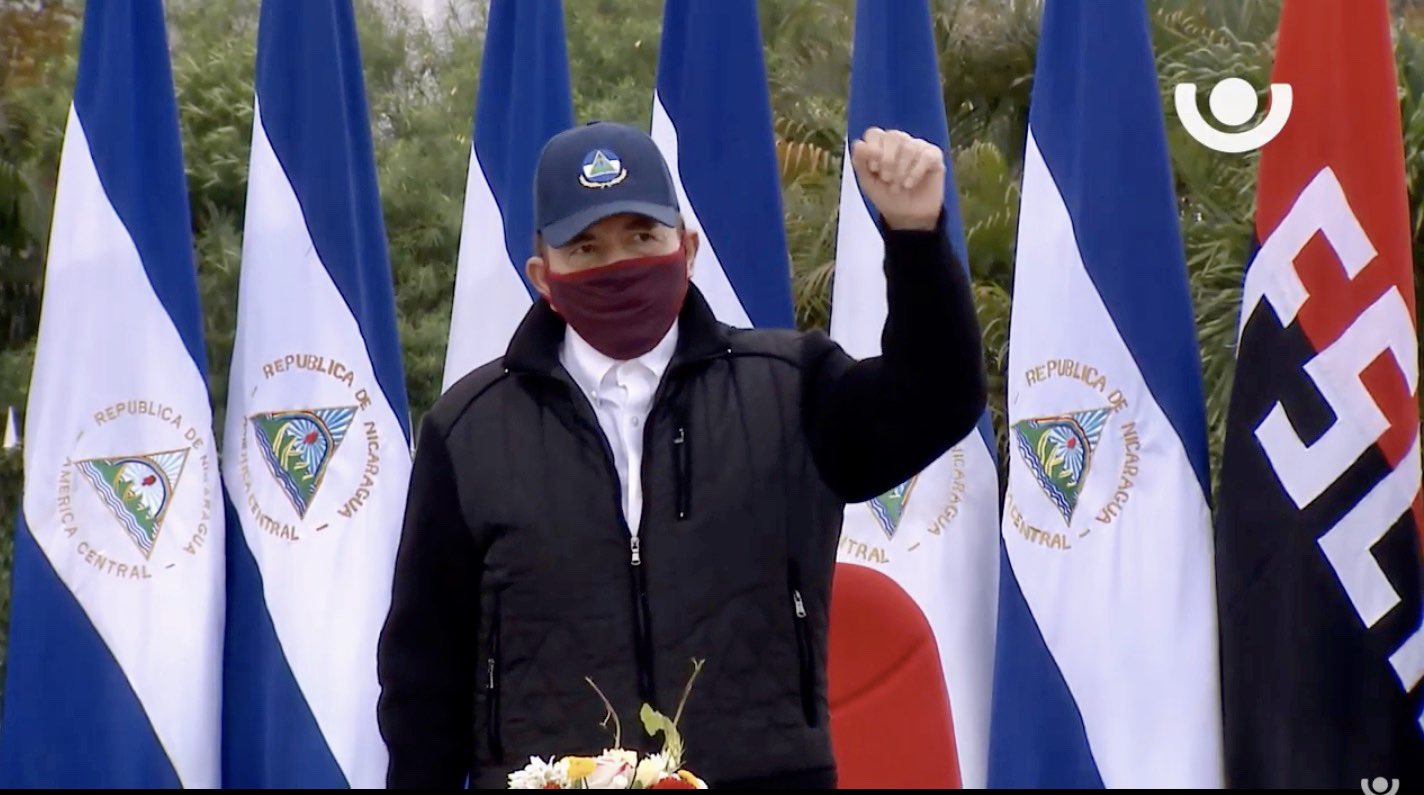 DANIEL ORTEGA CON MASCARILLA