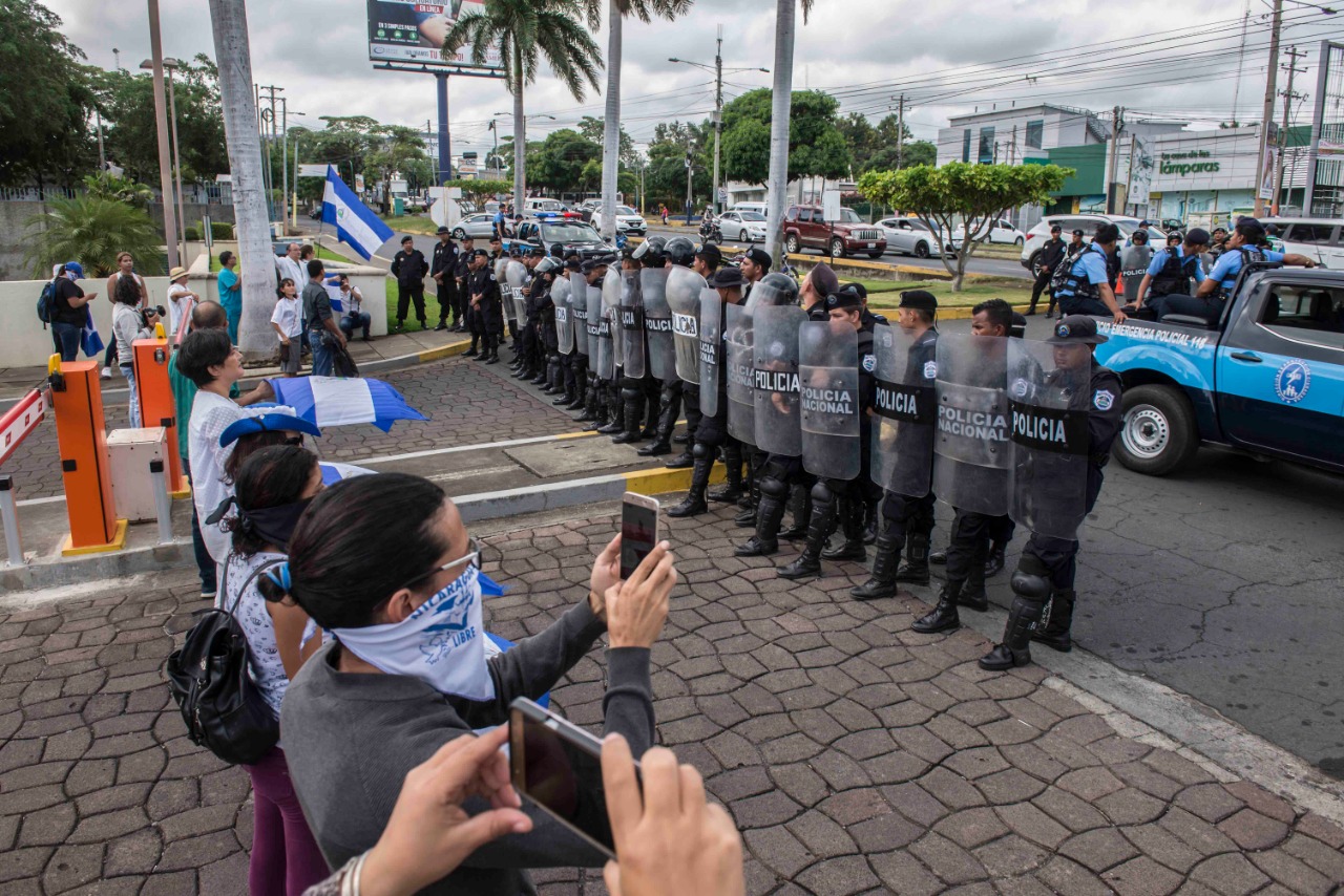 policía