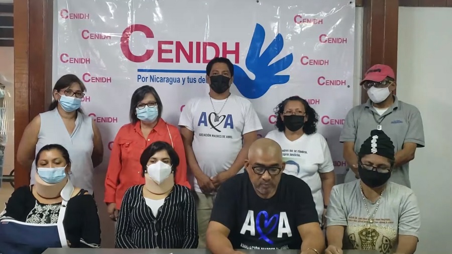 Madres de Abril asedio policial