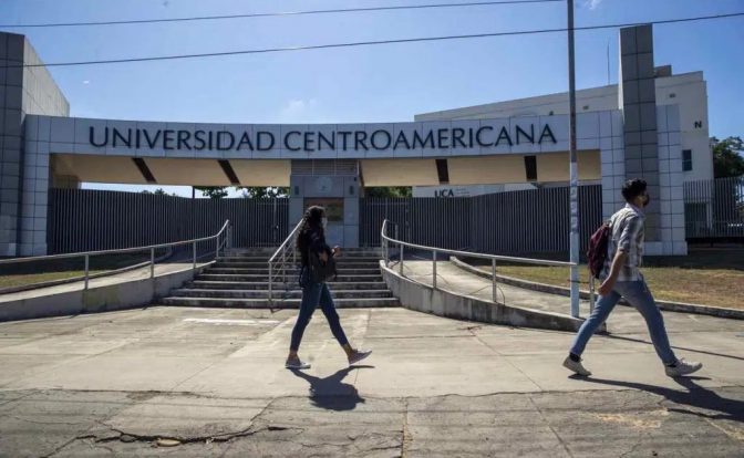 UCA estudiantes