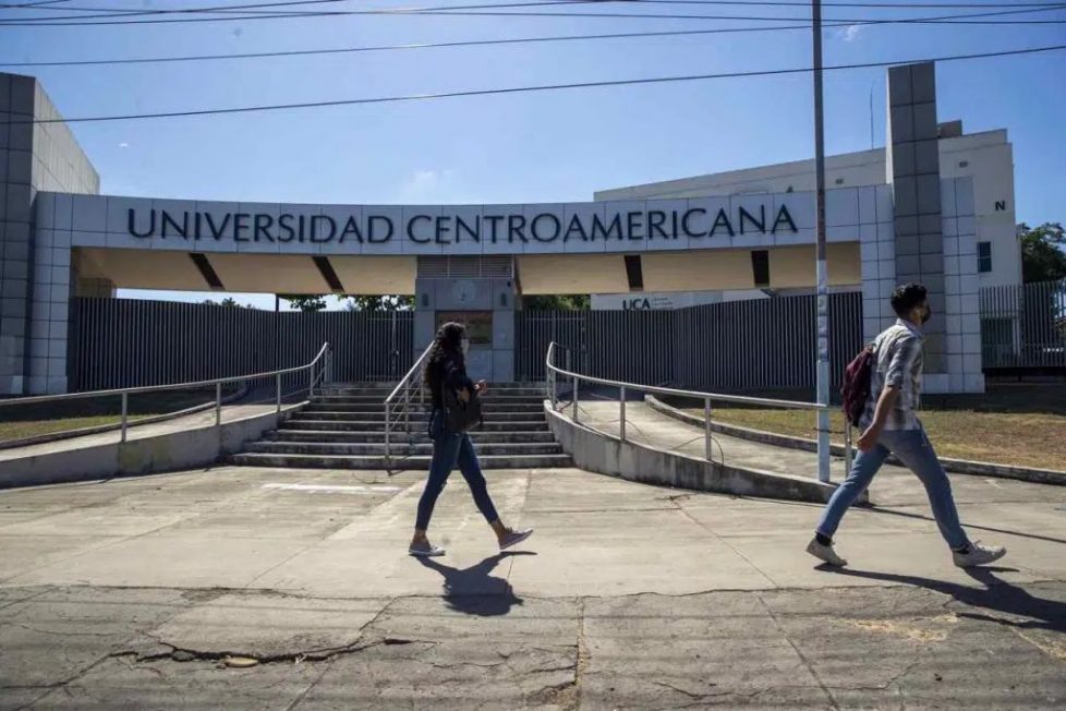 UCA estudiantes
