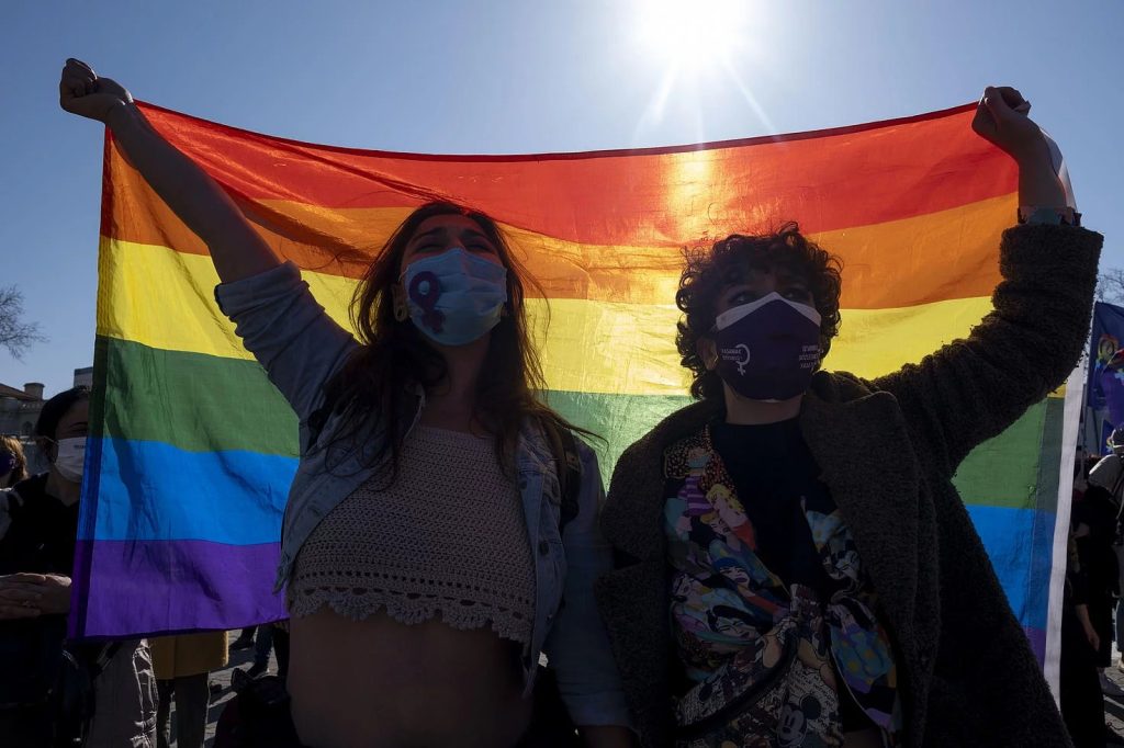 Las personas de la diversidad sexual no pudieron organizarse abiertamente hasta la despenalización de la homosexualidad en 2008.
