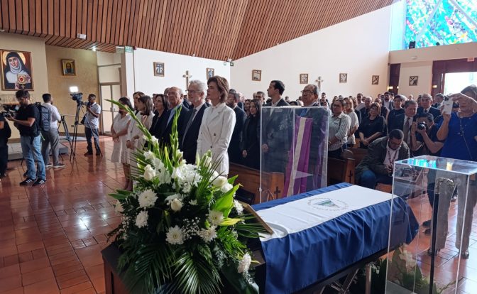 Misa doña Violeta