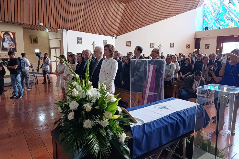 Misa doña Violeta